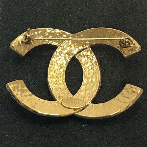 CHANEL CC Logo Vintage Brooch Gold Tone Pin 94P Auth - Picture 11 of 16